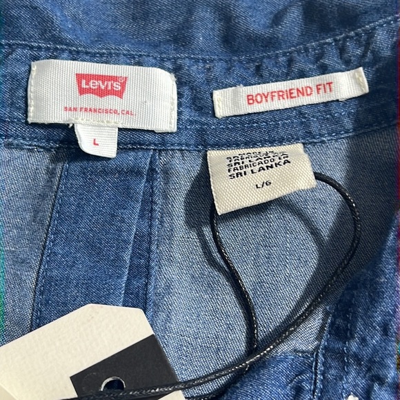 LEVI || Boyfriend Fit Chambray Shirt. Sz. L - Picture 10 of 11